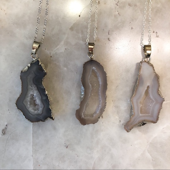 ❗️LAST❗️Raw Geode Slice Silver Necklace - Picture 7 of 7